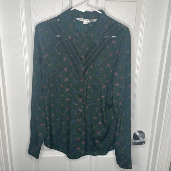 Veronica Beard Rowena Silk Button Down in Emerald Green Token Motif Print 8 - Picture 4 of 15